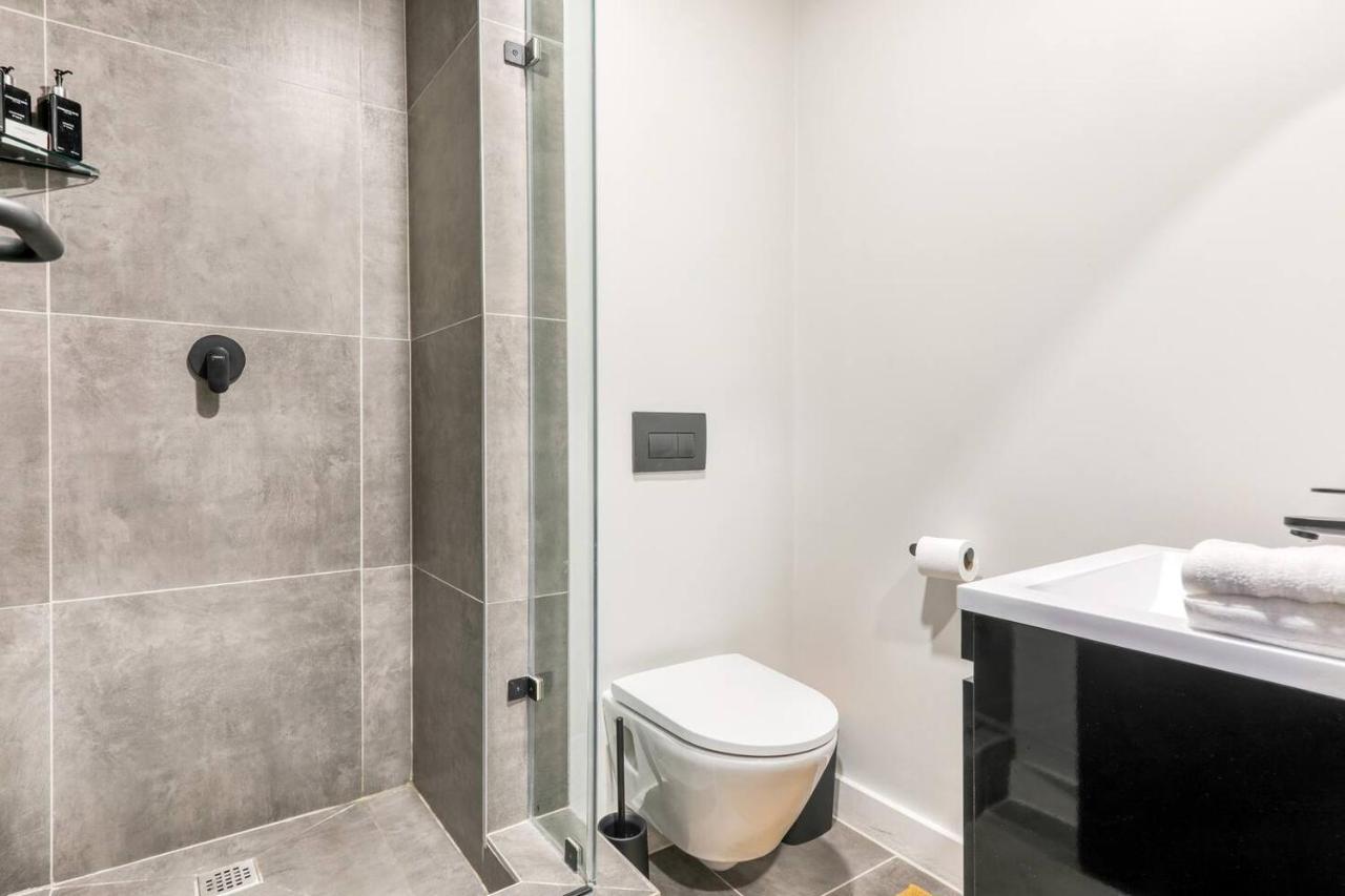 Luxury Mountain View At The Tokyo- 12th Floor No Loadshedding Apartment Cape Town