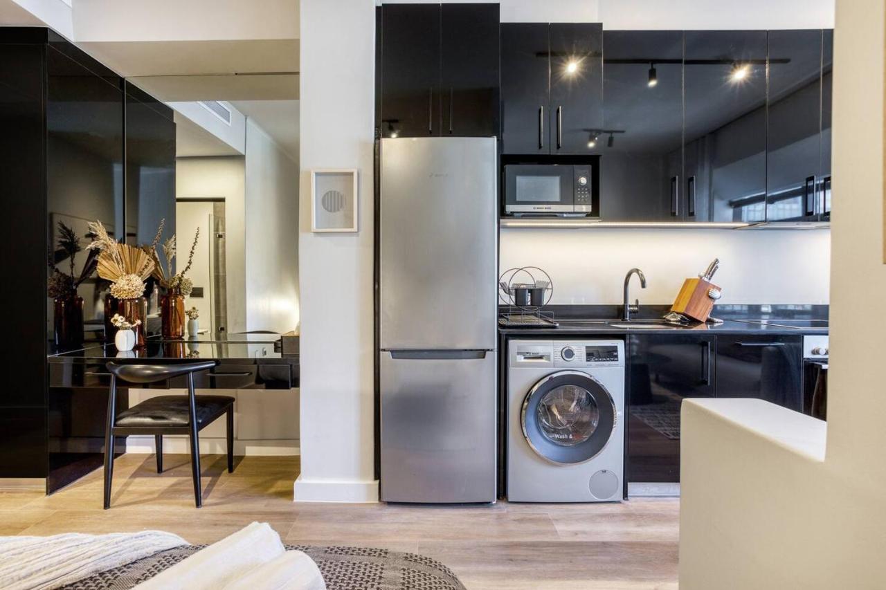 Apartment Luxury Mountain View At The Tokyo- 12th Floor No Loadshedding Cape Town