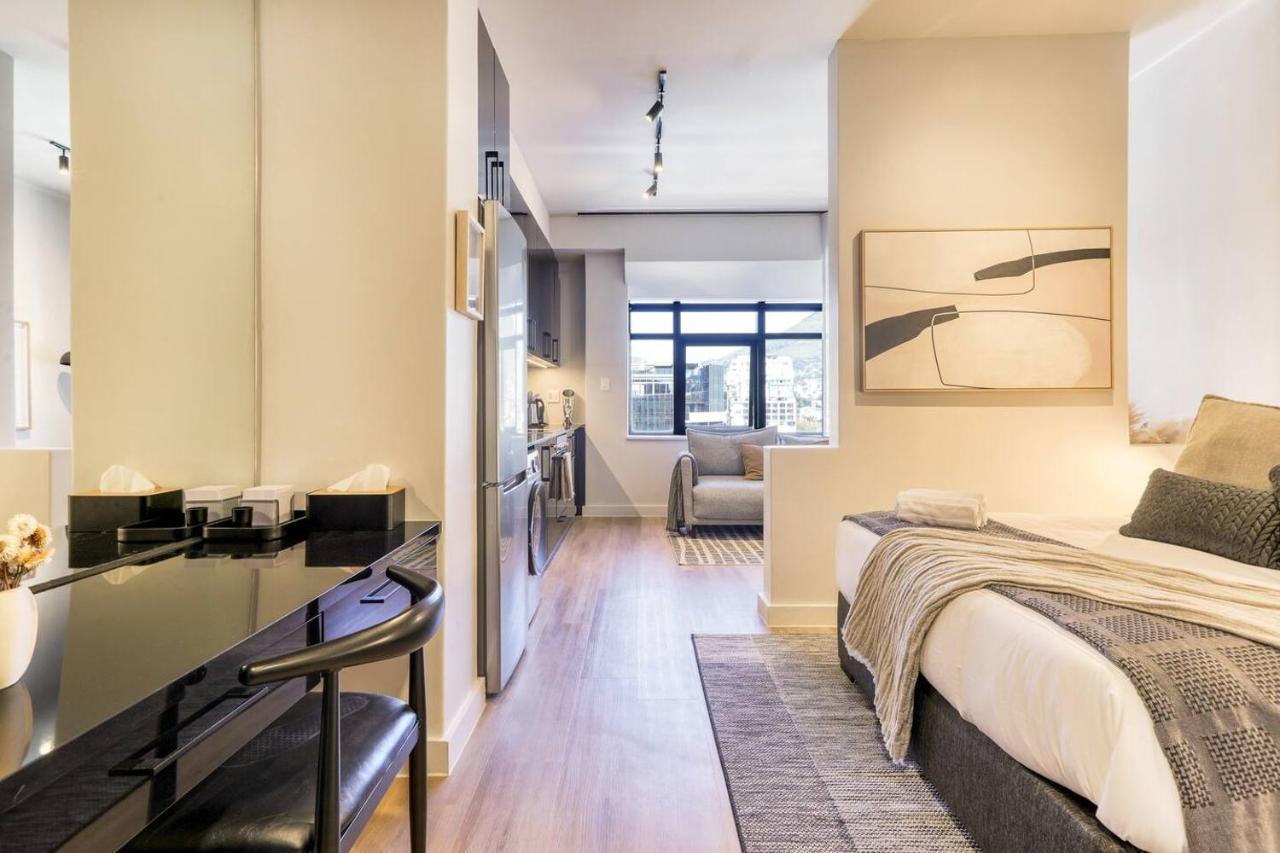 Luxury Mountain View At The Tokyo- 12th Floor No Loadshedding * Cape Town