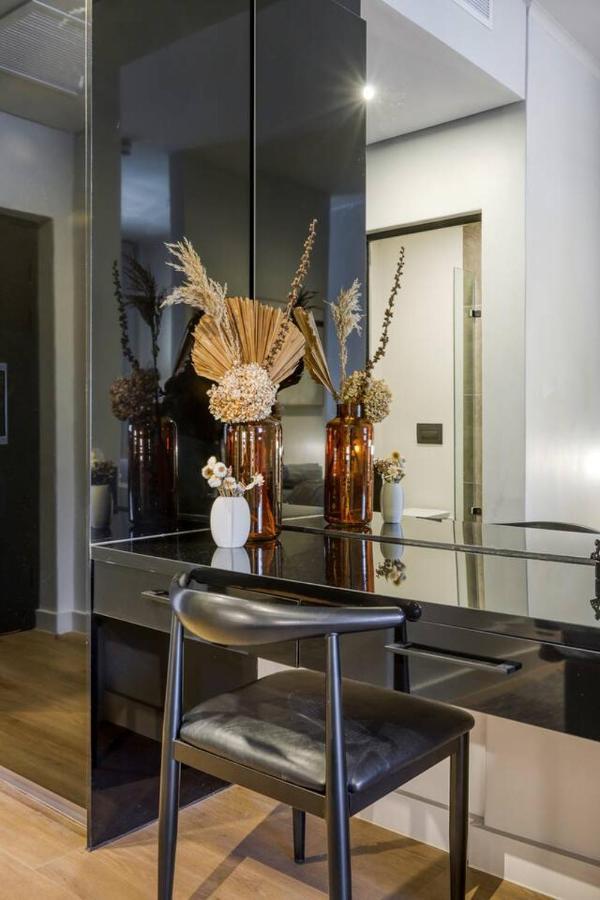 Luxury Mountain View At The Tokyo- 12th Floor No Loadshedding Apartment Cape Town