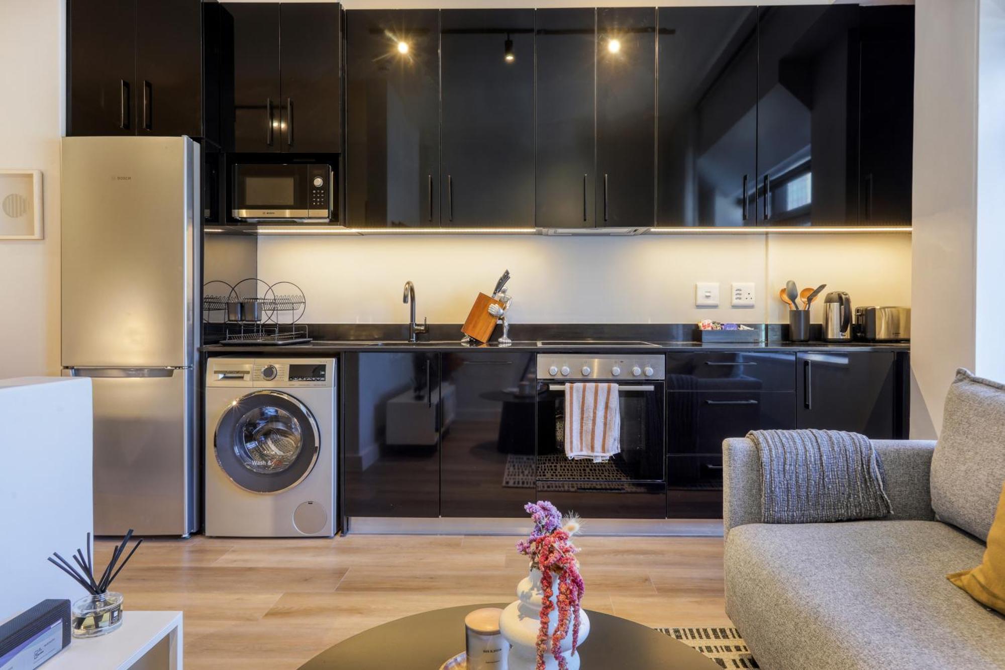 Luxury Mountain View At The Tokyo- 12th Floor No Loadshedding Apartment Cape Town