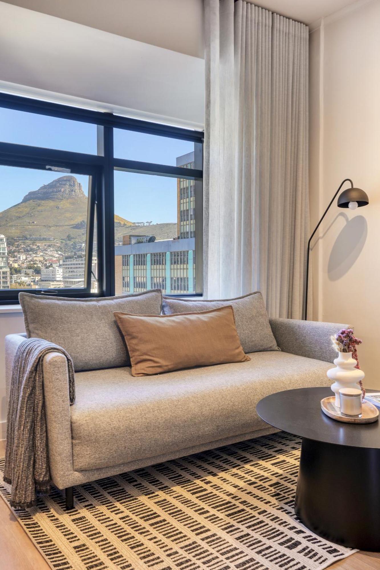 Apartment Luxury Mountain View At The Tokyo- 12th Floor No Loadshedding Cape Town